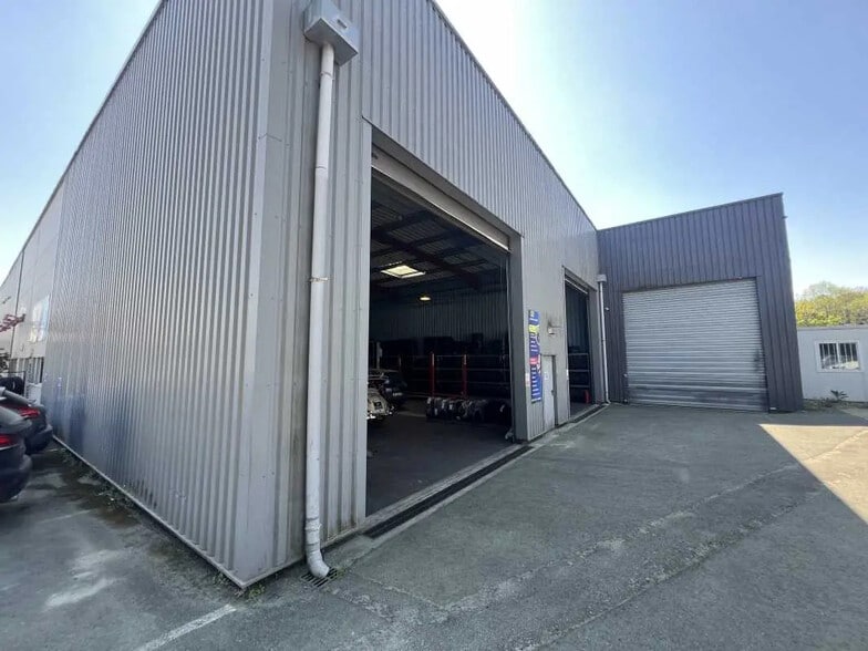 Local d’activités dans Martillac à louer - Photo de l’immeuble – Image 1 sur 6