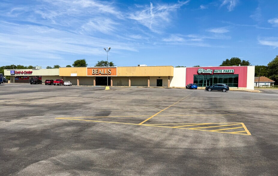320-370 Covington St, Hillsboro, TX à louer - Photo de l’immeuble – Image 1 sur 5