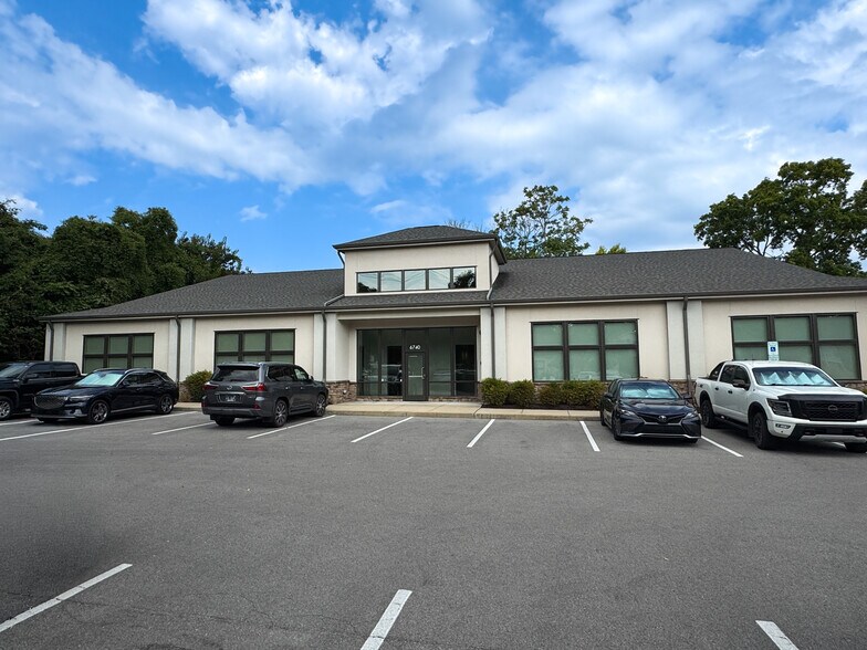 6740 Charlotte Pike, Nashville, TN à louer - Photo de l’immeuble – Image 3 sur 4