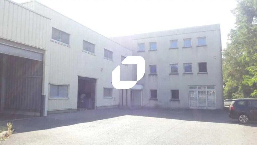 Local d’activités dans Neuilly-sur-Marne à louer - Photo de l’immeuble – Image 1 sur 3