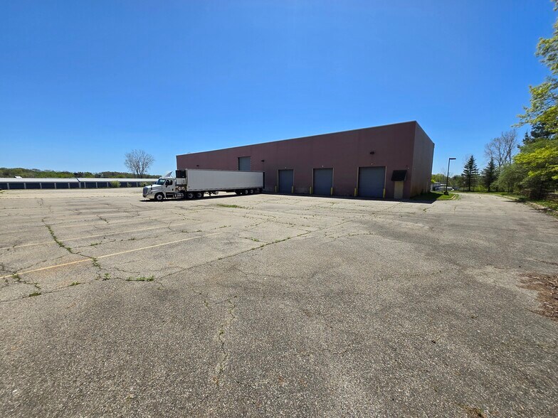 10320 Highland Rd, White Lake, MI à vendre - Photo de l’immeuble – Image 2 sur 9
