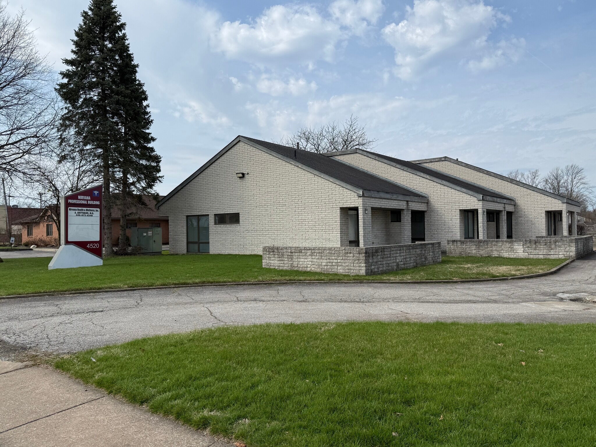 4520 Oberlin Ave, Lorain, OH à vendre Photo principale– Image 1 sur 13