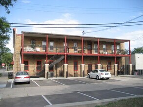2220-2226 N Central Ave, Saint Anthony, MN à louer Photo de l’immeuble– Image 2 sur 16