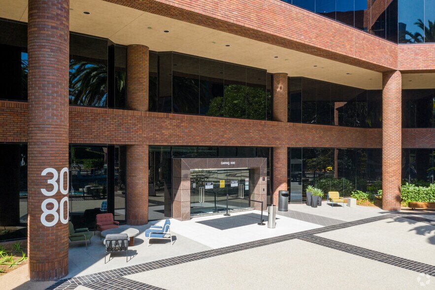 3080 Bristol St, Costa Mesa, CA à louer - Photo de l’immeuble – Image 3 sur 12