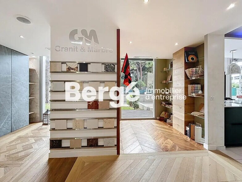 Local commercial dans Saint-Laurent-du-Var à louer - Photo de l’immeuble – Image 3 sur 8