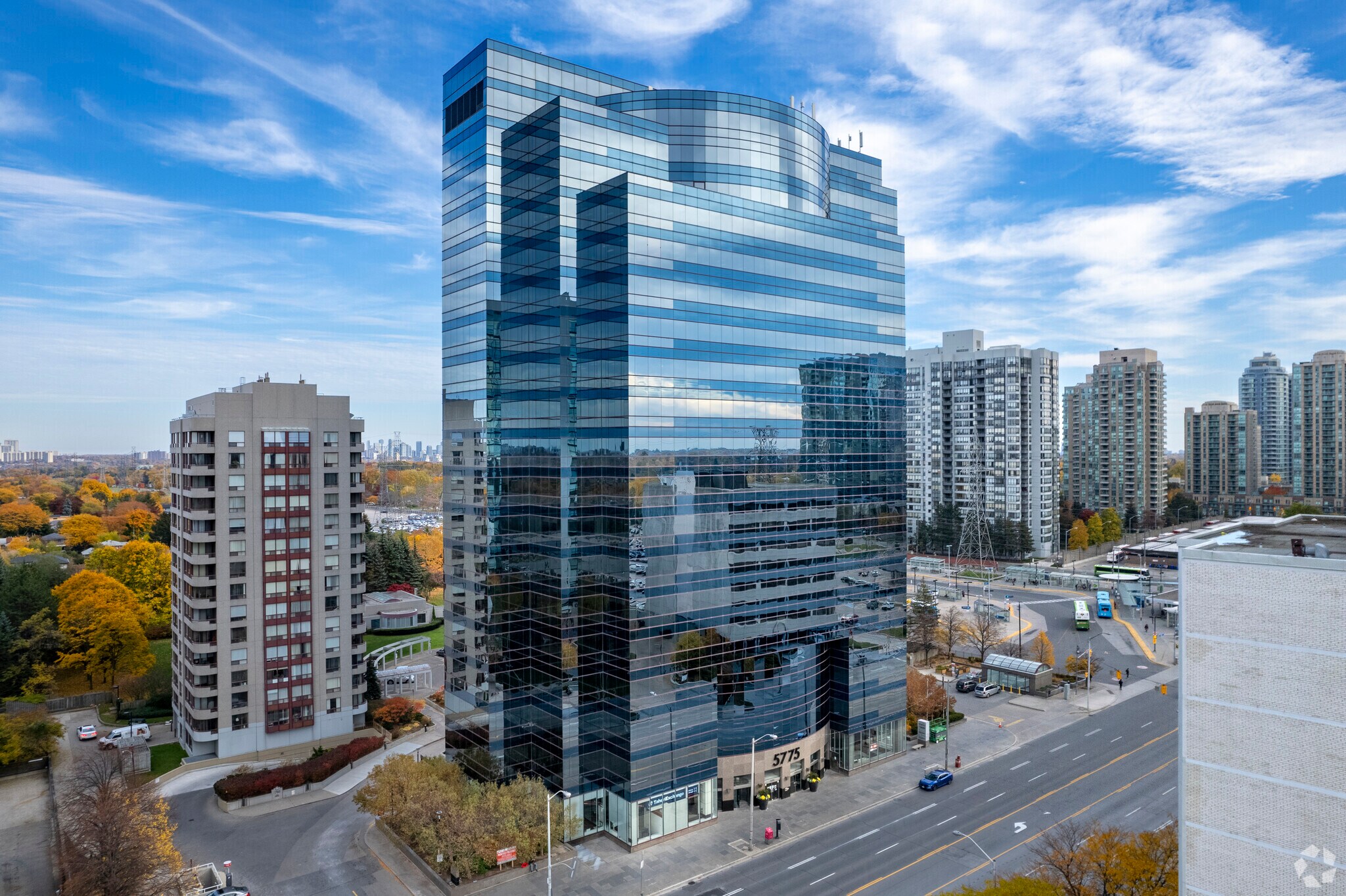 5775 Yonge St, Toronto, ON à louer Photo de l’immeuble– Image 1 sur 5