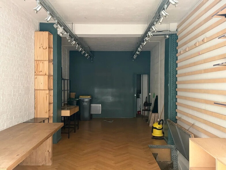 Rue De Rennes, Paris à louer - Photo intérieure – Image 2 sur 3