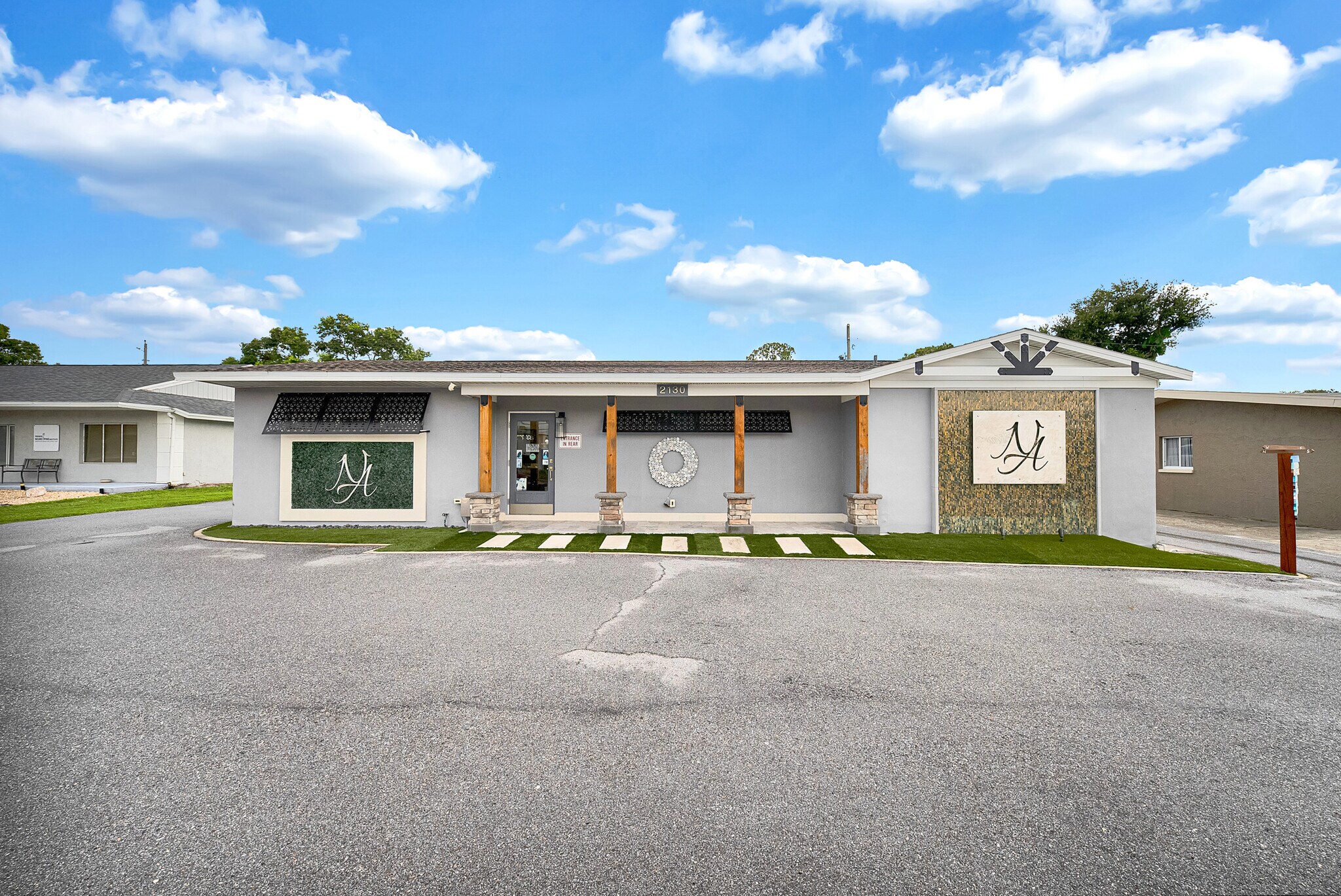 2130 W Bay Dr, Largo, FL à vendre Photo de l’immeuble– Image 1 sur 22