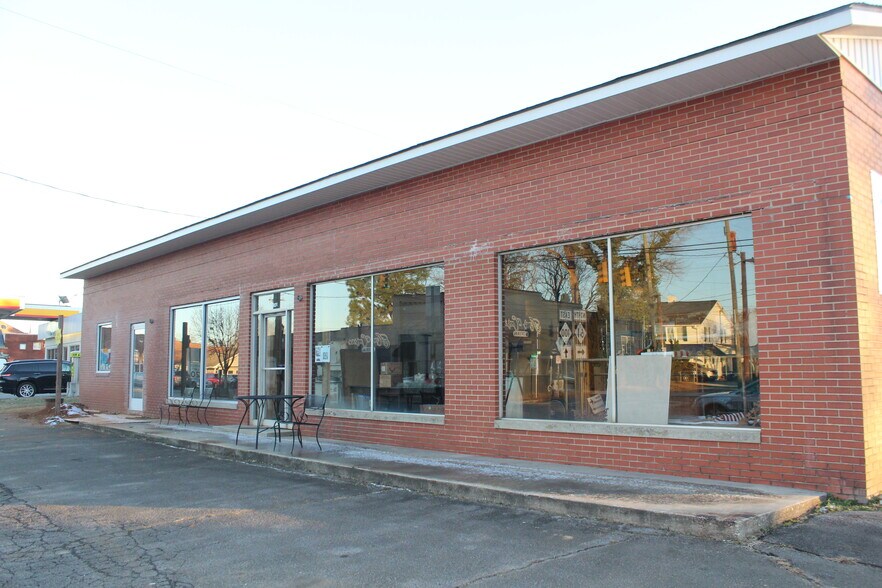 301-303 W Main St, Gibsonville, NC à louer - Photo de l’immeuble – Image 3 sur 6