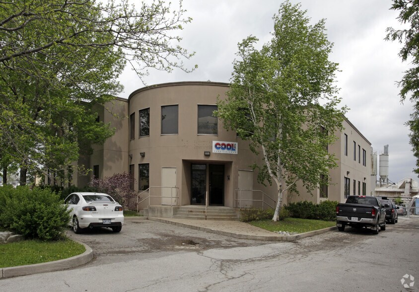 14 Haas Rd, Toronto, ON à louer - Photo principale – Image 1 sur 2