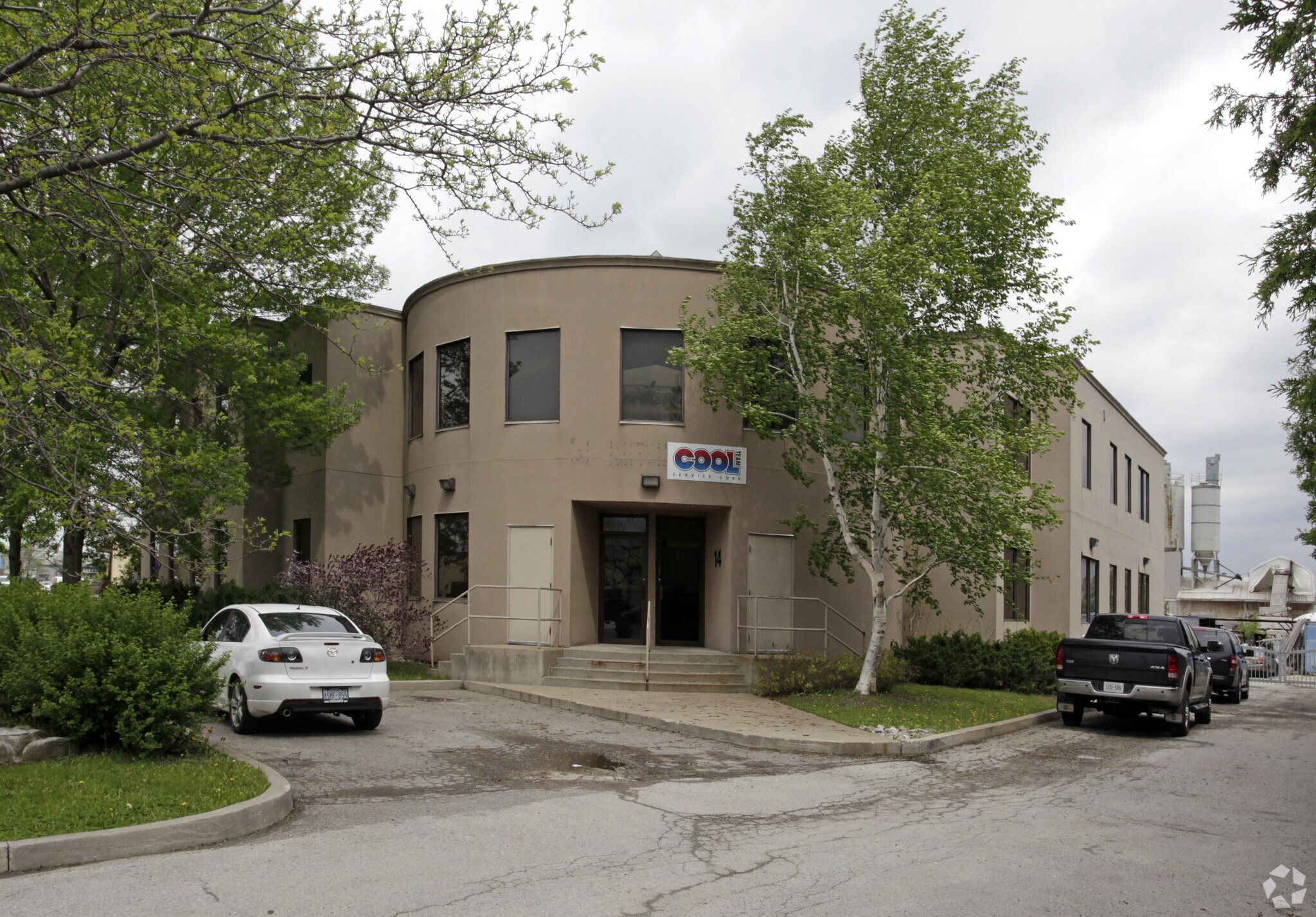 14 Haas Rd, Toronto, ON à louer Photo principale– Image 1 sur 3
