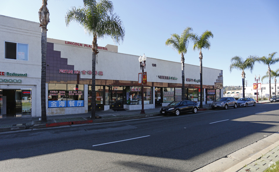 138 E Garvey Ave, Monterey Park, CA à louer - Photo de l’immeuble – Image 1 sur 6