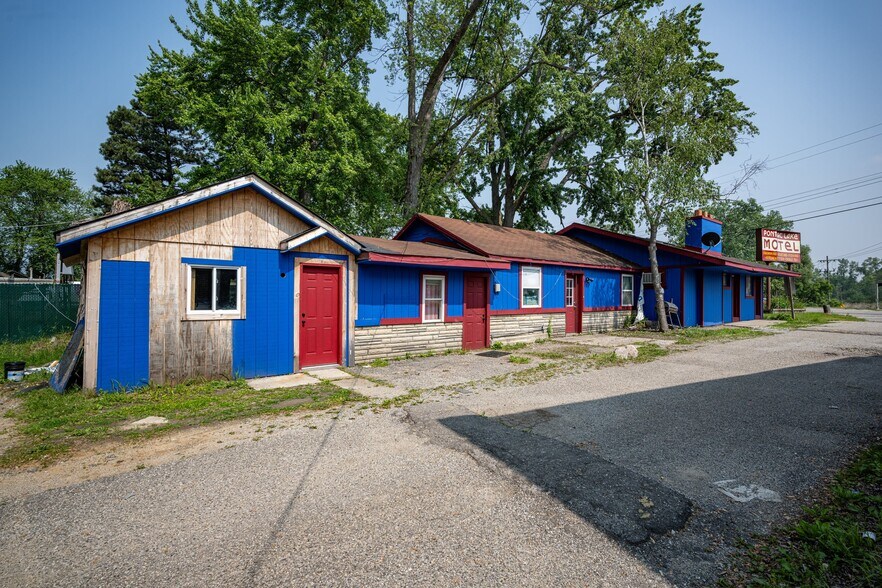 8230 Highland Rd, White Lake, MI à vendre - Photo de l’immeuble – Image 3 sur 36