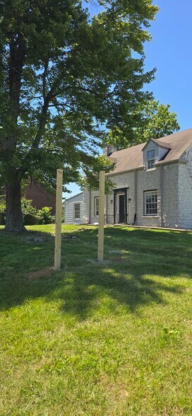 4502 Fegenbush Ln, Louisville, KY à vendre - Photo de l’immeuble – Image 1 sur 48