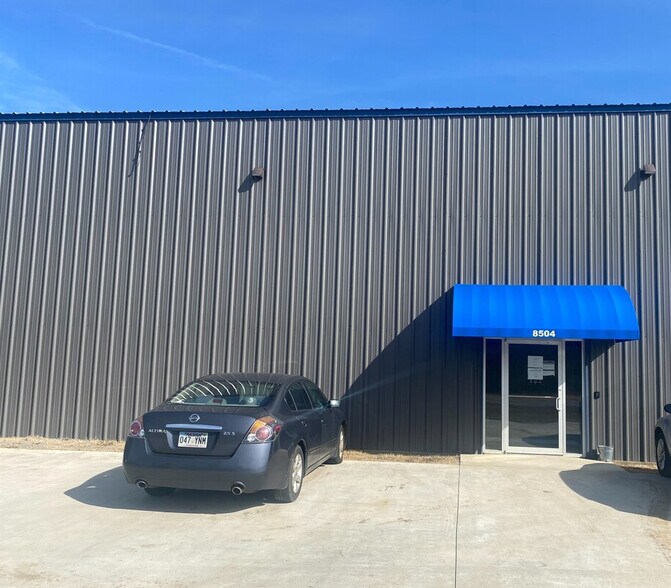 8504 Macarthur Dr, North Little Rock, AR à vendre - Photo principale – Image 1 sur 44