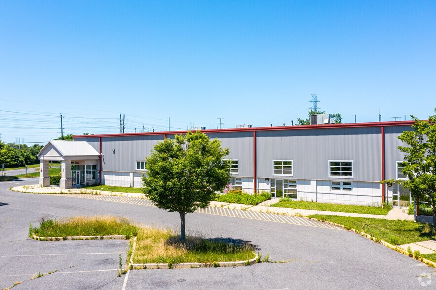 302 Commerce Square Blvd, Burlington, NJ à louer - Photo de l’immeuble – Image 3 sur 12