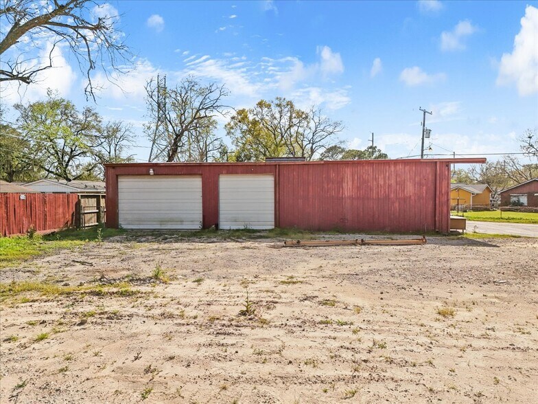1317 Cedar Dr, La Marque, TX à louer - Photo de l’immeuble – Image 2 sur 18