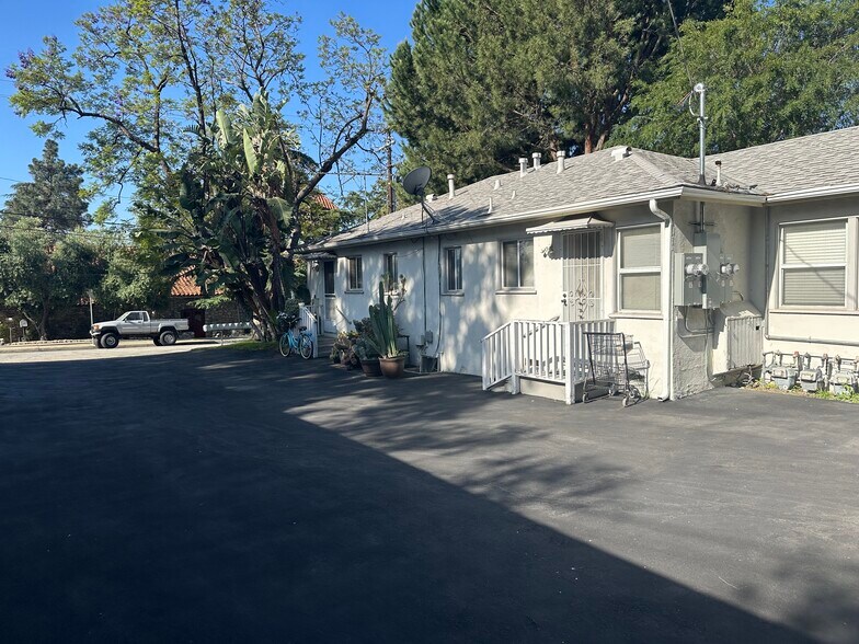 2535 Cross St, La Crescenta, CA à vendre - Photo de l’immeuble – Image 2 sur 14