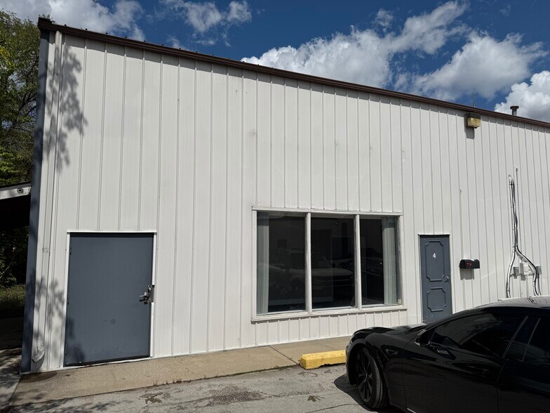 2565 28th St SW, Wyoming, MI à louer - Photo de l’immeuble – Image 1 sur 10