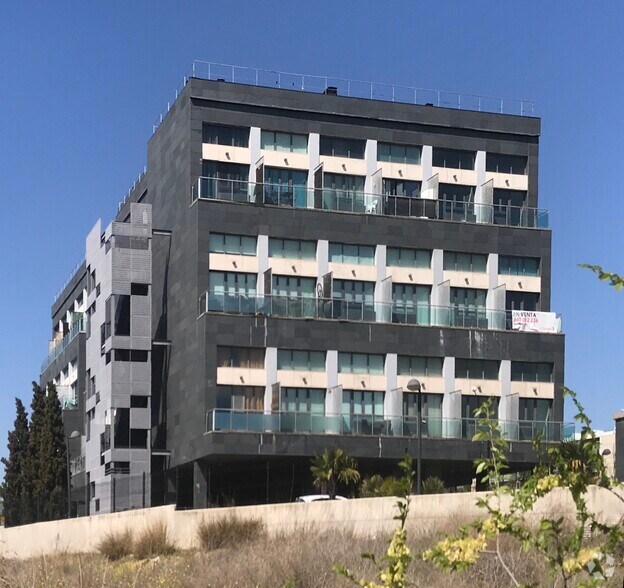 Immeuble residentiel dans Móstoles, Madrid à vendre - Photo de l’immeuble – Image 2 sur 4