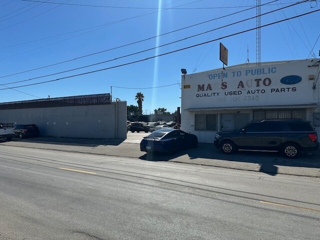 8751 Bradley Ave, Sun Valley, CA à louer Photo de l’immeuble– Image 1 sur 7