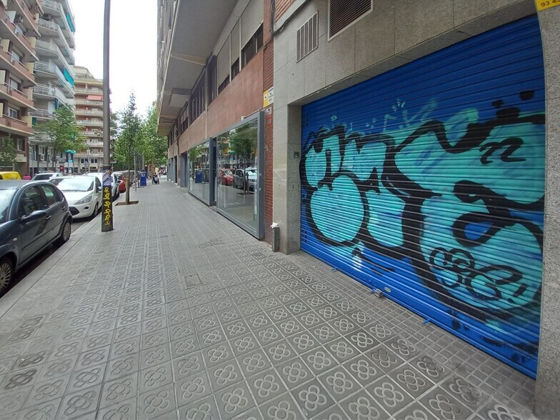 Immeuble residentiel dans Barcelone, Barcelona à vendre - Photo de l’immeuble – Image 2 sur 3