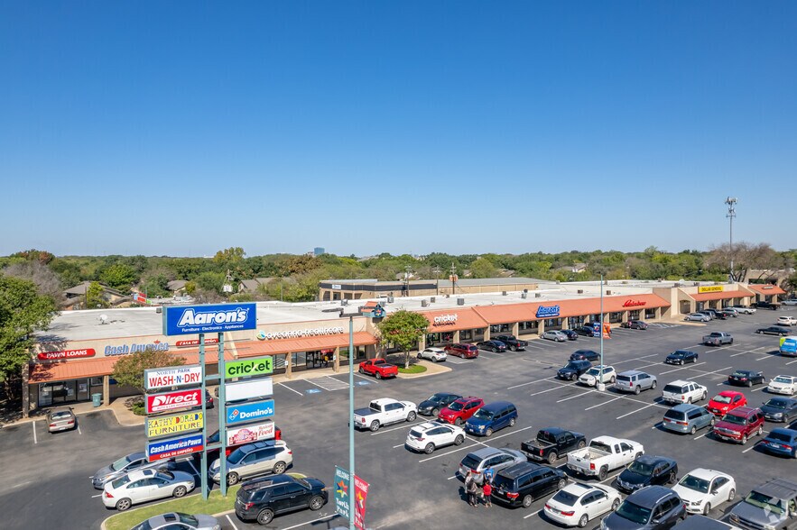 9616 N Lamar Blvd, Austin, TX à louer - Photo de l’immeuble – Image 1 sur 14