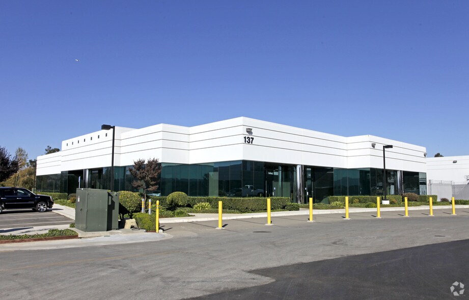 95 E Airway Blvd, Livermore, CA à louer - Photo de l’immeuble – Image 3 sur 8