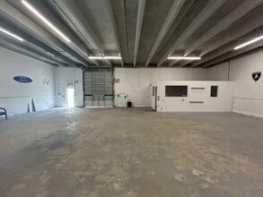 2075 N Powerline Rd, Pompano Beach, FL à louer Photo intérieure– Image 2 sur 3