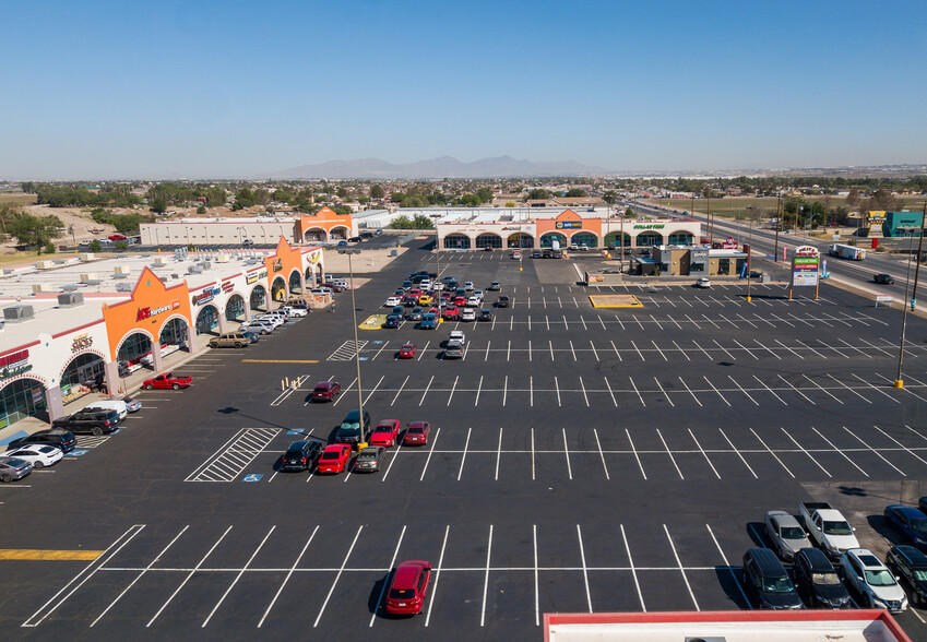 Fiesta Mercado Shopping Center portefeuille de 6 biens à vendre sur LoopNet.fr - Photo de l’immeuble – Image 2 sur 19