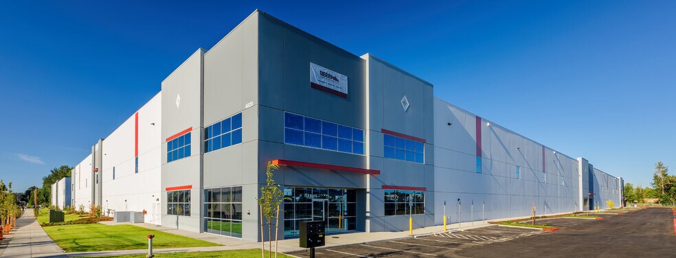 4600 NE 138th Ave, Portland, OR à louer - Photo de l’immeuble – Image 1 sur 5