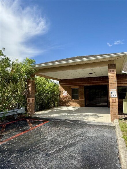 9912 Little Rd, New Port Richey, FL à louer - Photo de l’immeuble – Image 3 sur 21