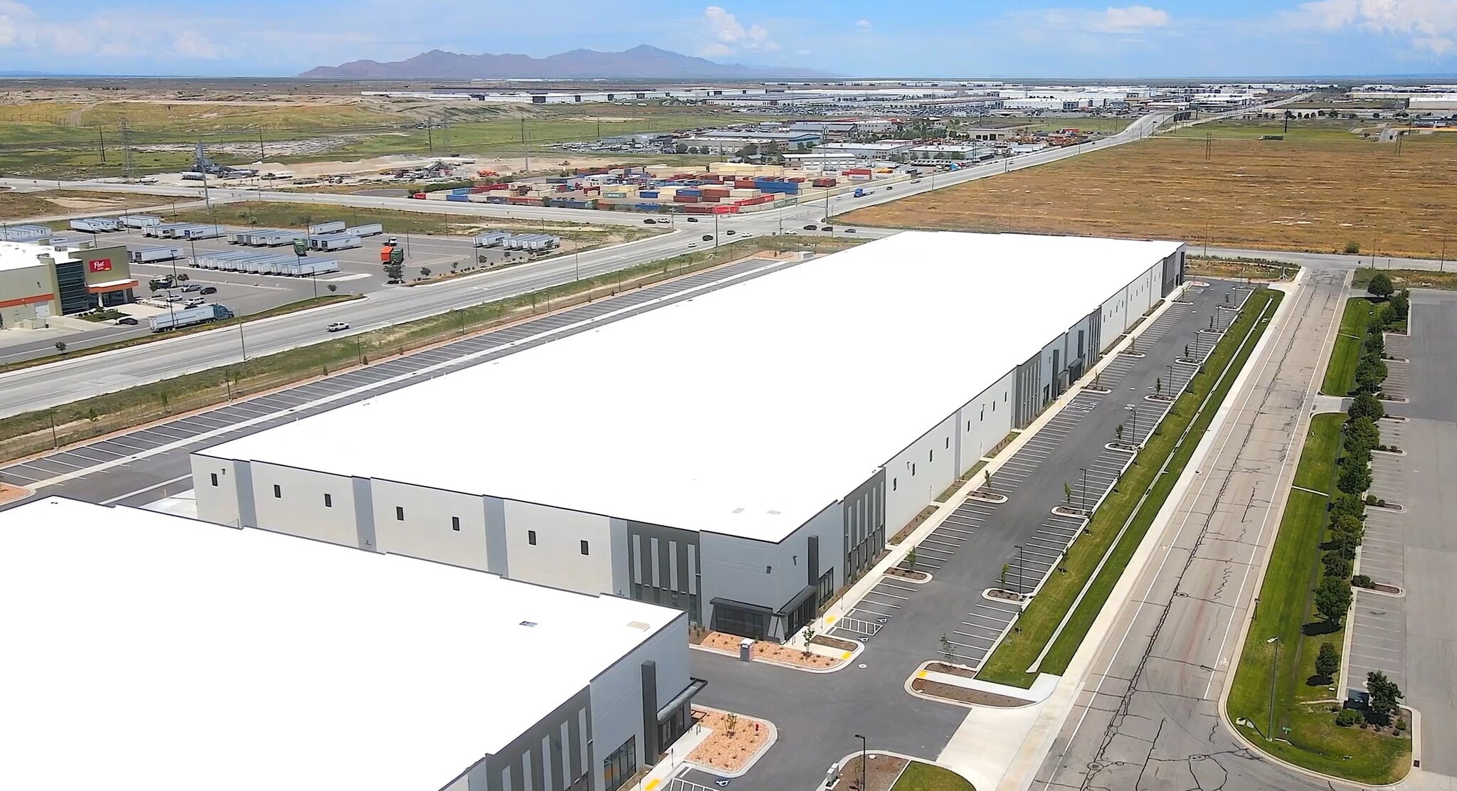 1455 S 5600 W, Salt Lake City, UT à louer Photo de l’immeuble– Image 1 sur 6