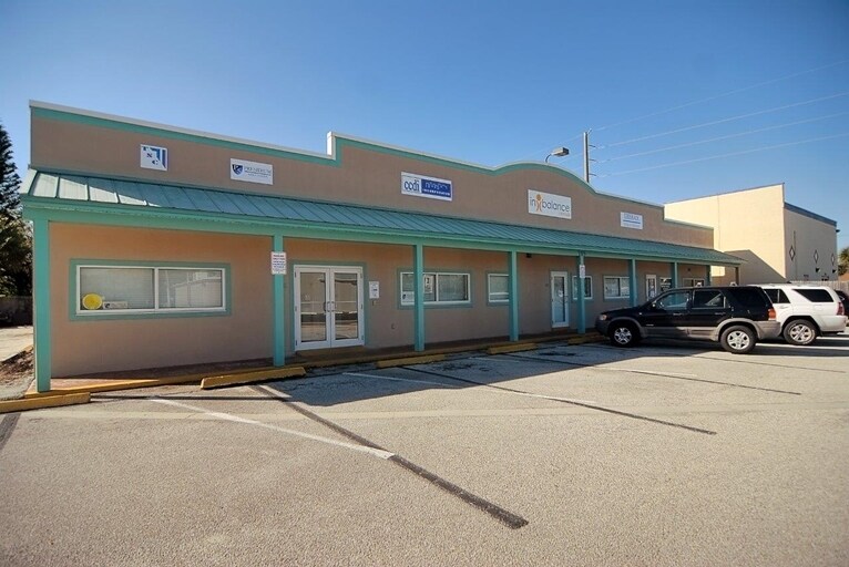 105-111 Cleveland Ave, Cocoa Beach, FL à vendre - Photo de l’immeuble – Image 1 sur 9