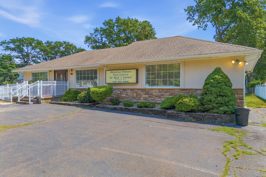 333 Spotswood Englishtown Rd, Monroe Township, NJ à vendre - Photo de l’immeuble – Image 2 sur 28