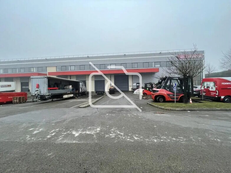 Local d’activités dans Trappes à louer - Photo de l’immeuble – Image 2 sur 7