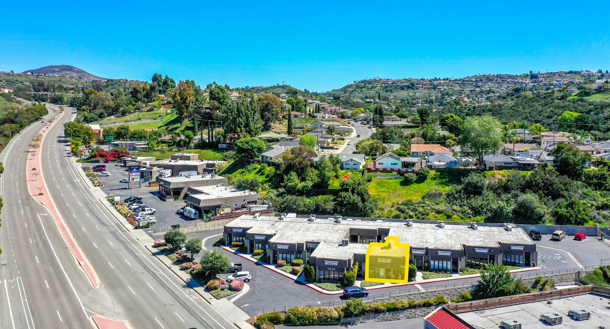 7525 Mission Gorge Rd, San Diego, CA à louer Photo de l’immeuble– Image 1 sur 4