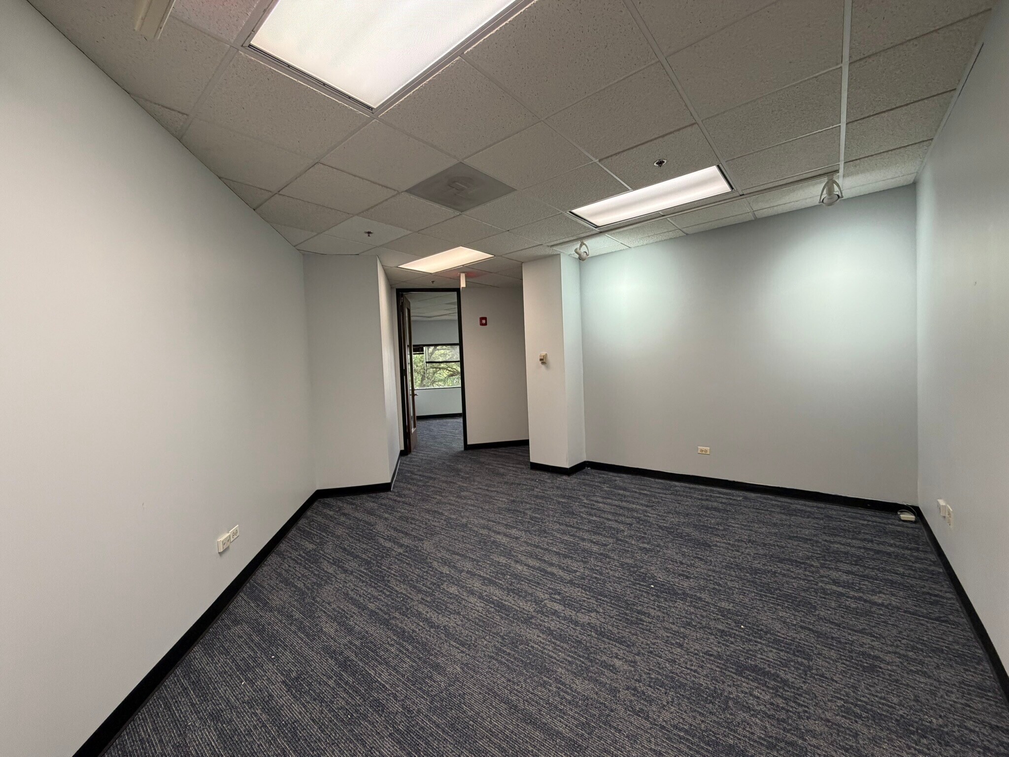 1804 N Naper Blvd, Naperville, IL à louer Photo intérieure– Image 1 sur 9