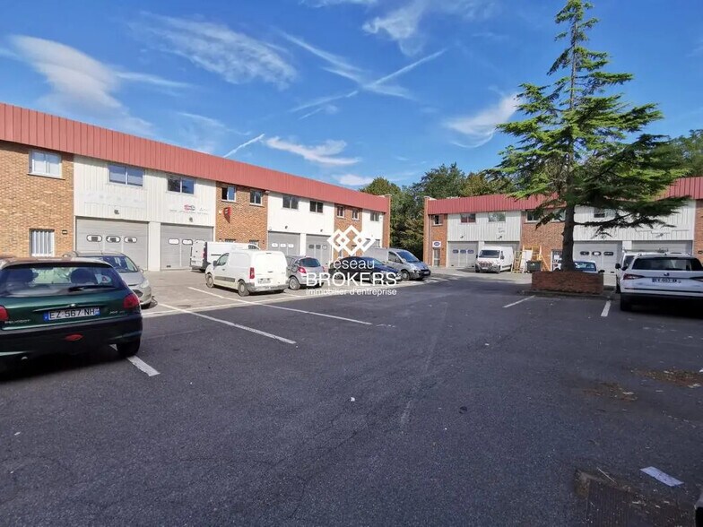 Local d’activités dans Lisses à louer - Photo de l’immeuble – Image 2 sur 5