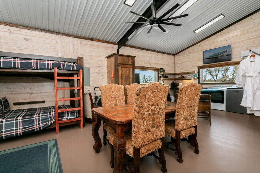 100 Five Star Trl, Fredericksburg, TX à vendre - Photo intérieure – Image 2 sur 58