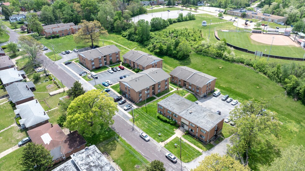7718-7744 Springdale Dr, Saint Louis, MO à vendre - Photo principale – Image 1 sur 18