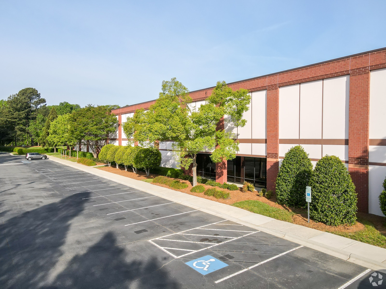 7020 Reames Rd, Charlotte, NC à louer Photo de l’immeuble– Image 1 sur 2
