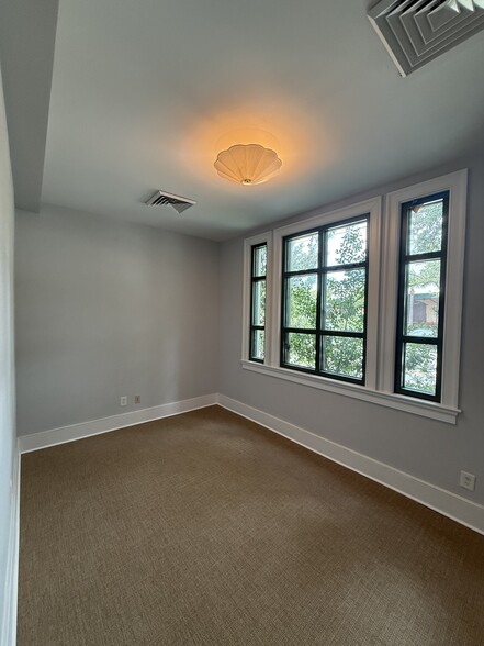 28 Hasell St, Charleston, SC à louer - Photo intérieure – Image 2 sur 3