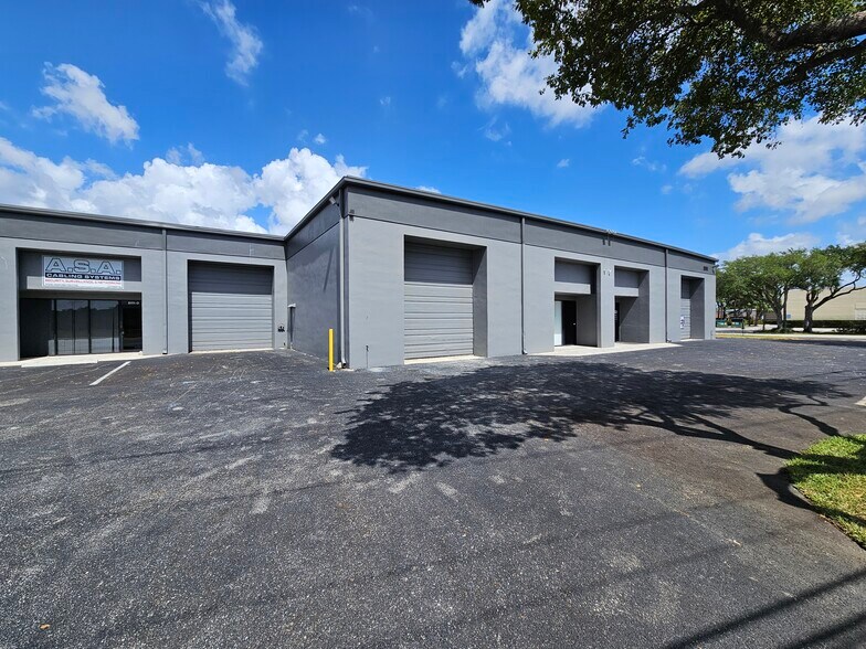 8111 Garden Rd, Riviera Beach, FL à vendre - Photo de l’immeuble – Image 3 sur 5