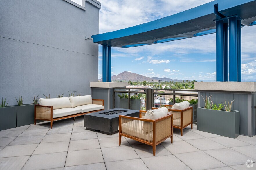 7115 E McDowell Rd, Scottsdale, AZ à louer - Photo de l’immeuble – Image 2 sur 4