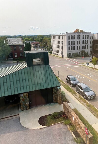 84 Pine St, Burlington, VT à louer - Photo de l’immeuble – Image 3 sur 10