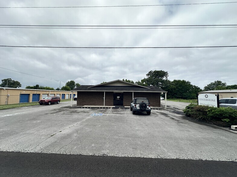 709 Davidson St, Tullahoma, TN à vendre - Photo principale – Image 1 sur 12