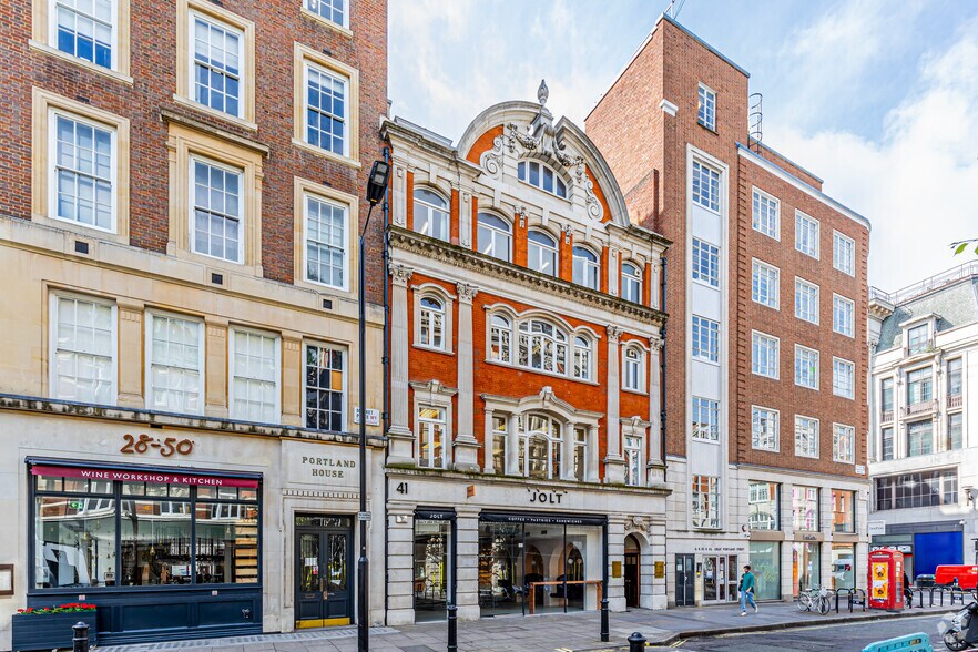 40-41 Great Castle St, Londres à louer - Photo de l’immeuble – Image 1 sur 8