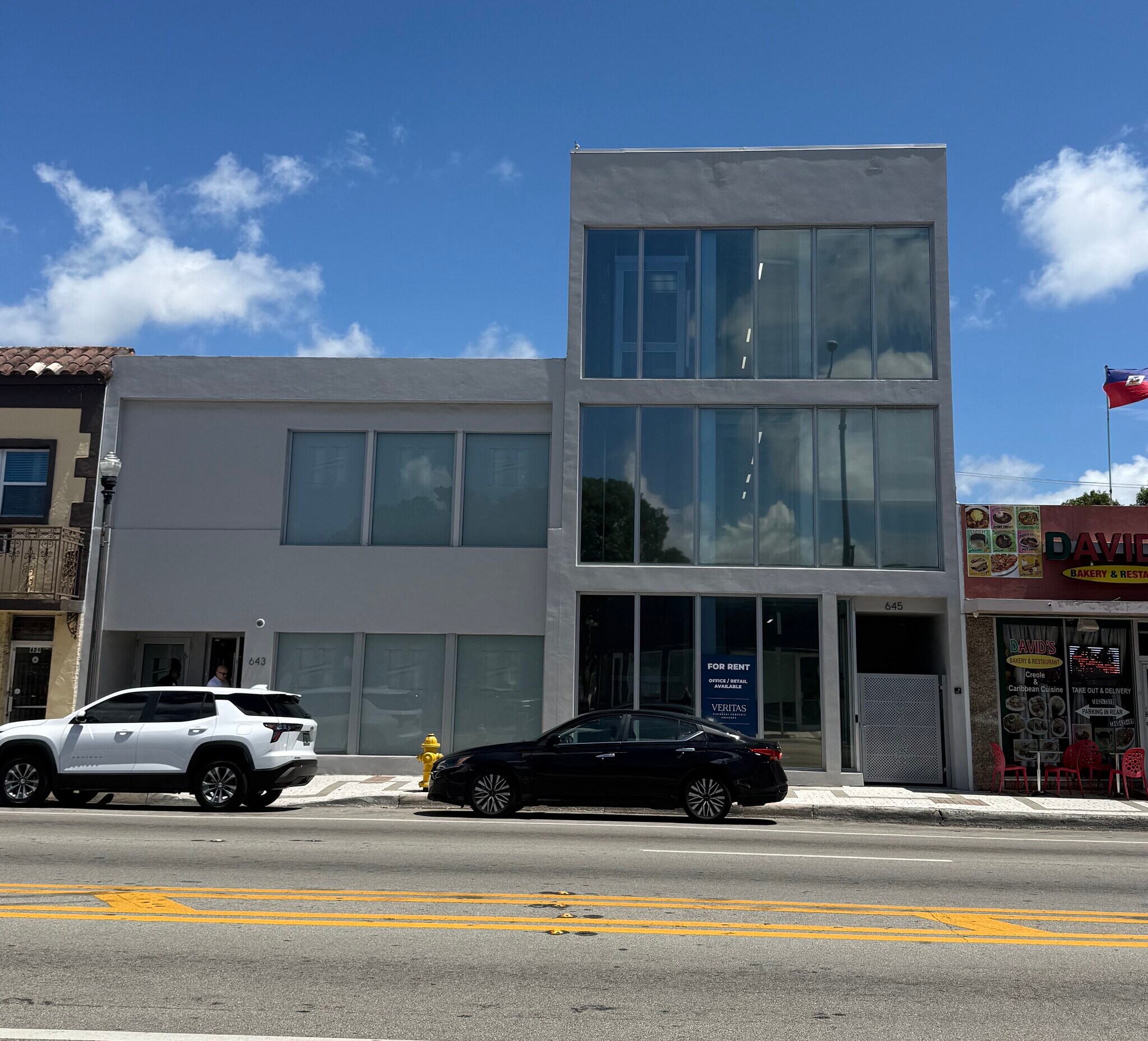 645 NE 125th St, North Miami, FL à louer Photo de l’immeuble– Image 1 sur 14