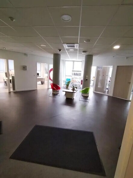 13 Avenue Morane Saulnier, Vélizy-Villacoublay à louer - Photo de l’immeuble – Image 2 sur 7
